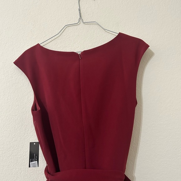 NWT TAHARI Cap Sleeve Crepe Sheath Dress Bordeaux Red Size 8 Lined Business New - Picture 2 of 12